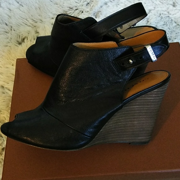 Shoes - Picture 3 of 4